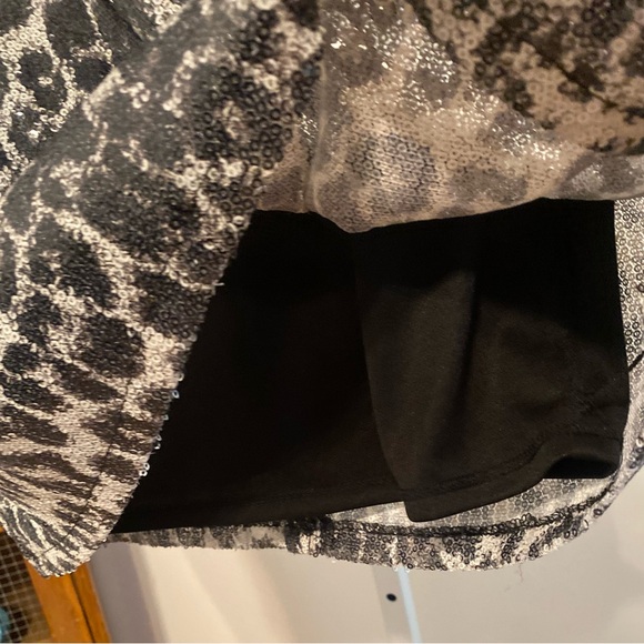 NWT W. Worthington Leopard Sequin Pencil Skirt. Color: Black/White. Size: M - Picture 3 of 12